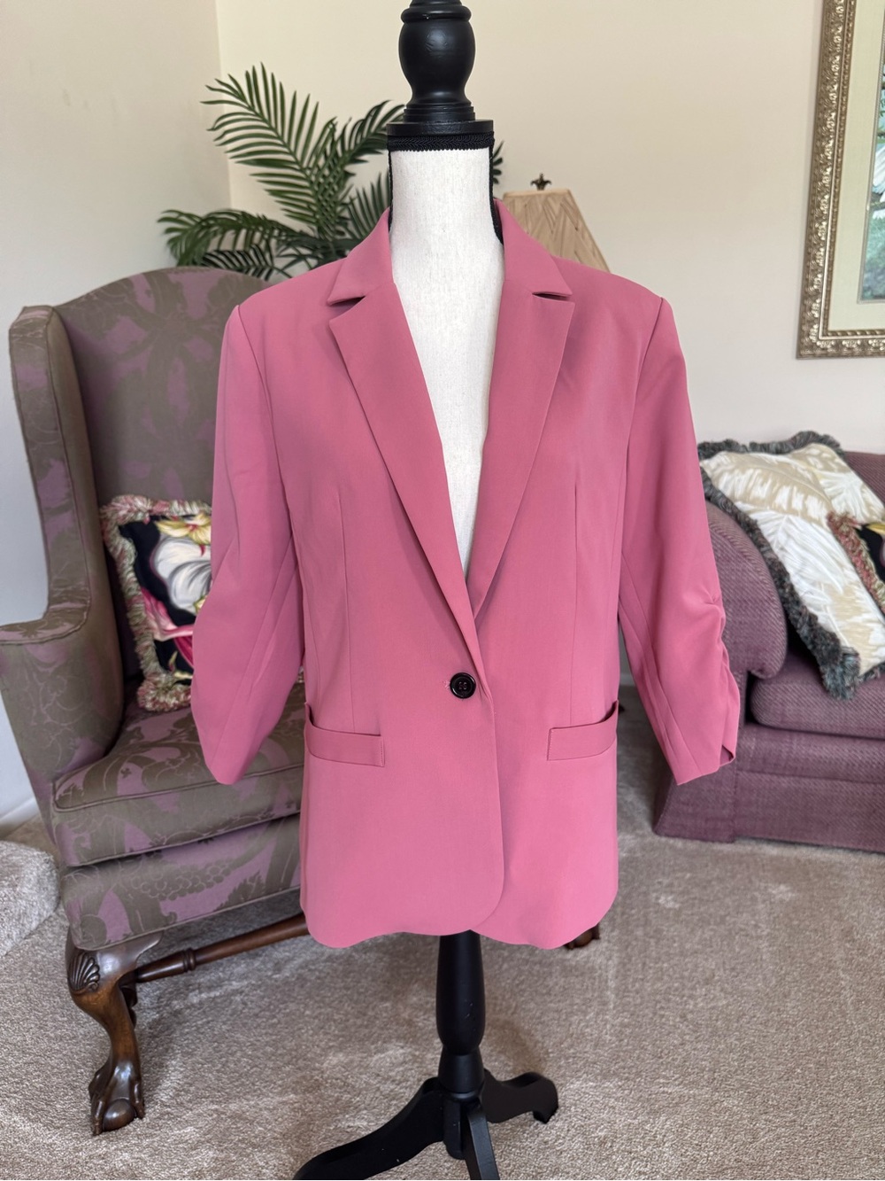 Tailored Rose Blazer Jacket with Single-Button Closure